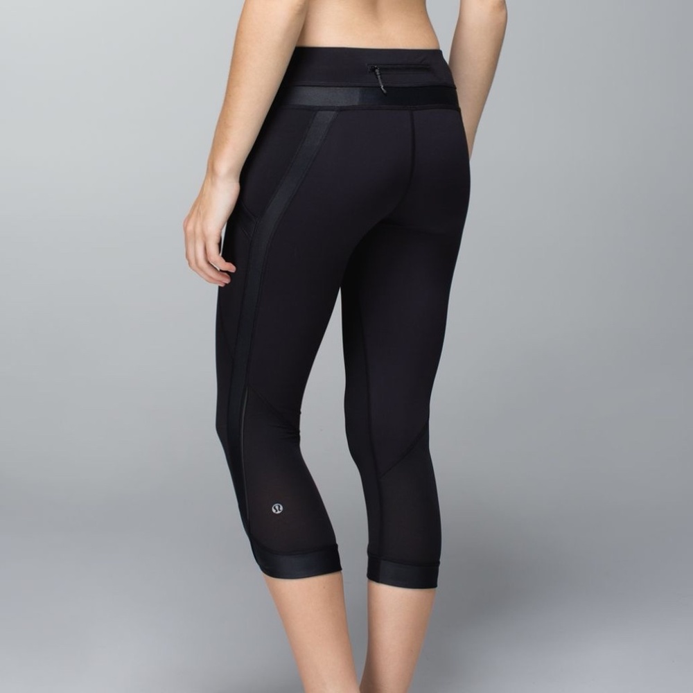 Lululemon "CHASE ME CROP II" Black, Size 8 - WORN ONCE